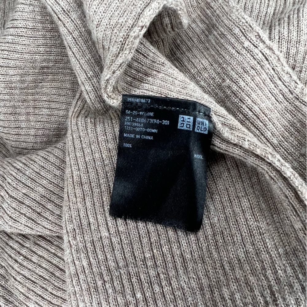 Uniqlo Wool Long Sleeve Ribbed Turtle Neck - Picture 5 of 7